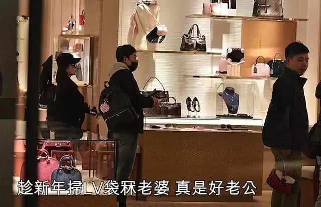 邓丽欣蓝鞋,邓丽欣的包包