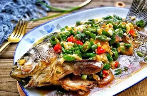 煎鱼只要学会这两点保证不会粘锅,煎鱼入味又不破皮全靠这招