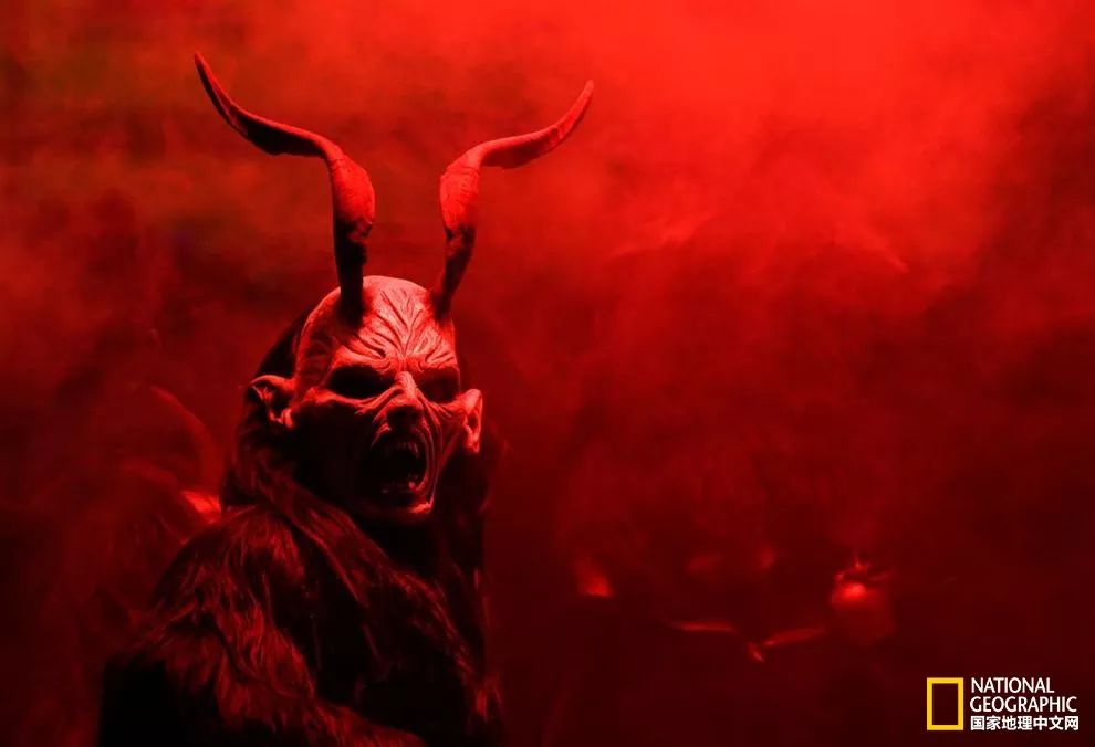 钻石有荧光不值钱 (钻石本来不值钱)