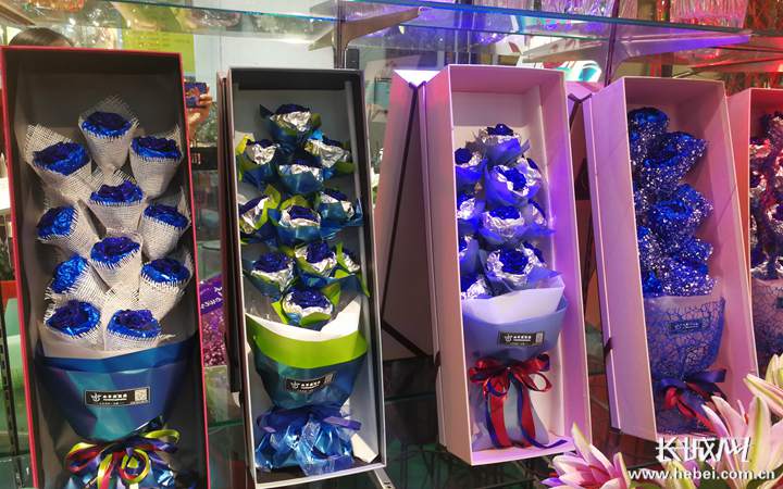 石家庄:七夕节拉动“浪漫消费”众多市民为爱情“买单”