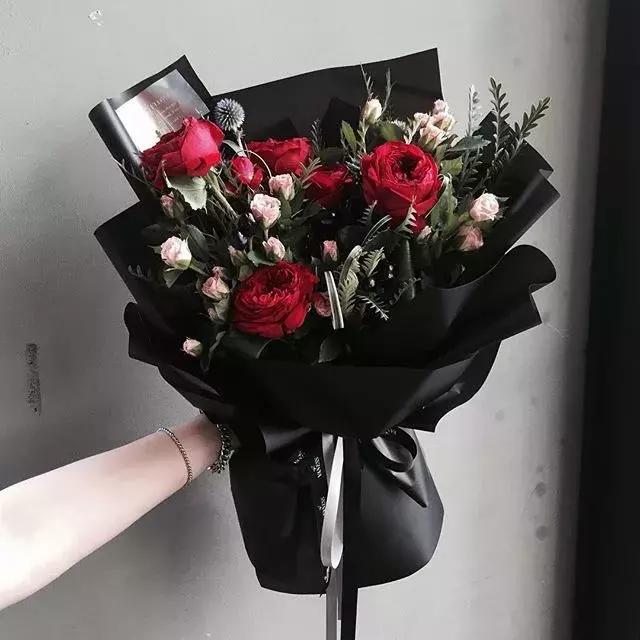 情人节玫瑰花语和图片大全,不同颜色玫瑰代表的花语