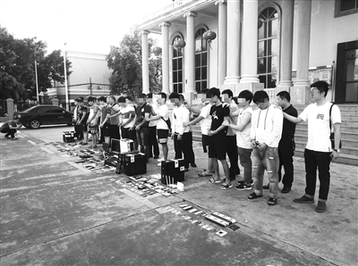 识别指定格式消息自动投注下单结算完全无需人工干预，用微信“机器人”开*场赌**，8个网络赌博团伙被一网打尽