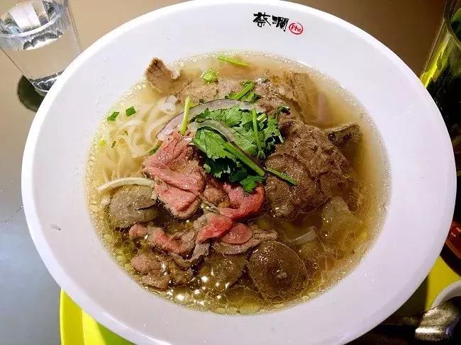 蔡澜开店：2.5小时排队换不来一生难忘的牛肉粉