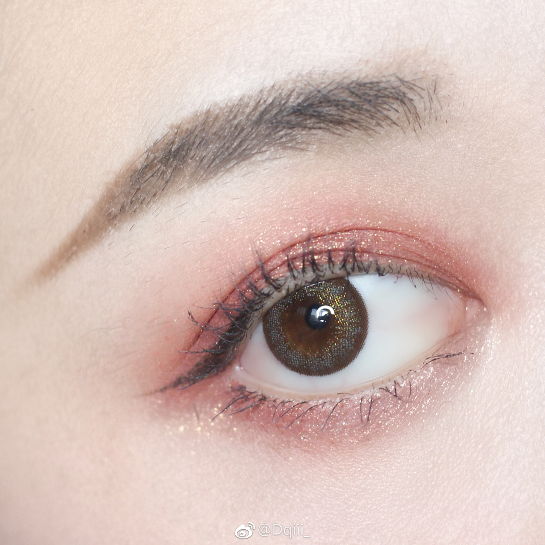 戴美瞳新手一次成功的方法,新人第一次戴美瞳详细教程