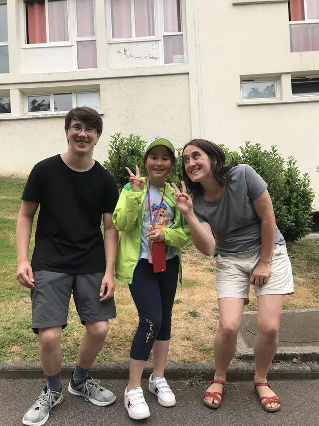 红遍整个欧坦市的草小西区学子，了解一下