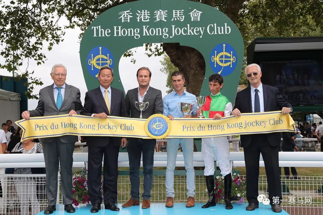 两项香港赛马会锦标赛在法国多维尔举行，主席叶锡安出席并颁奖