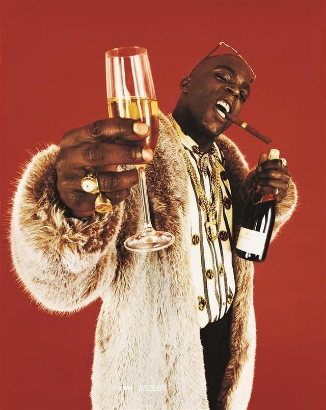 抽雪茄真的有那么讲究吗,雪茄爱好者们应该如何正确抽雪茄