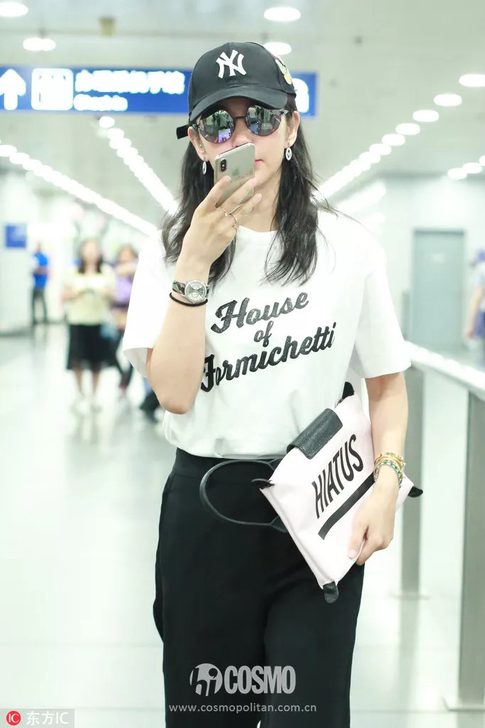 一款给杨幂穿火的包包,杨幂同款牛仔lv包