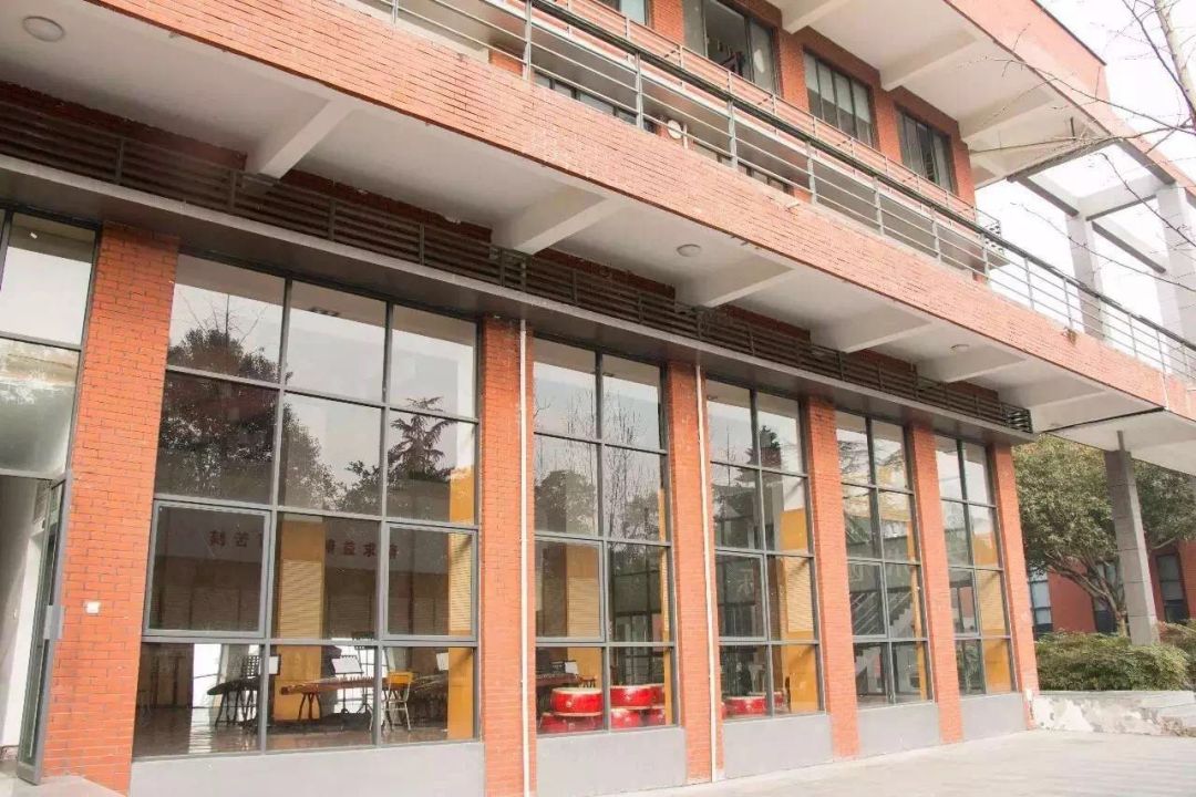 比二本线高一点的学校,比二本线多1分的本科能被录取吗