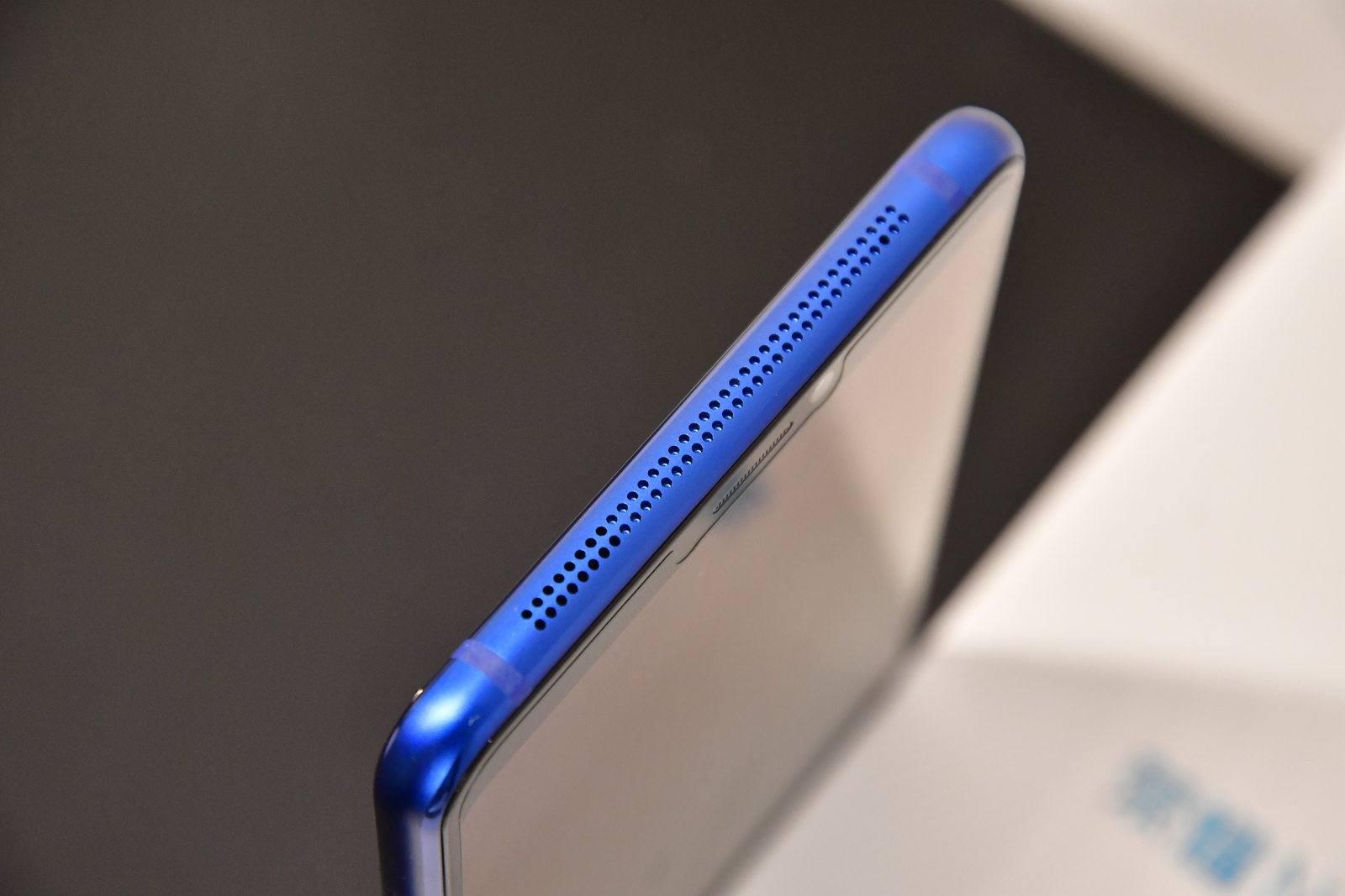 荣耀note10搭载6.95寸amoled屏,2023年荣耀note10还值得买吗