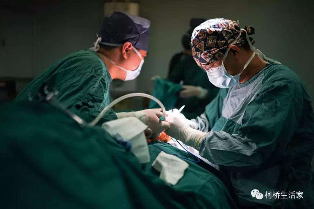 过去,你们日夜担心着病人;现在,让我们关心你们!