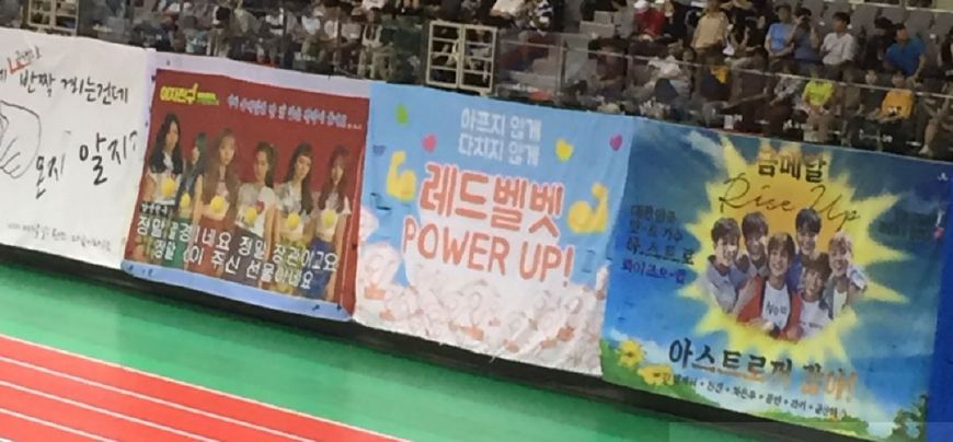 《偶像运动会》各家应援横幅大盘点!粉丝们都太有才啦!