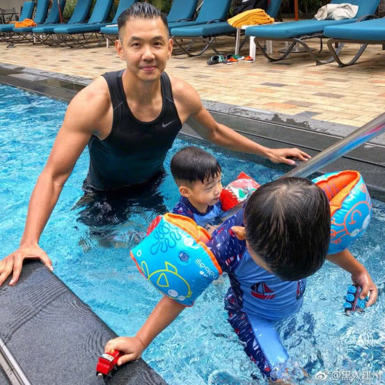 钟丽缇回应身材走形了,钟丽缇张伦硕连麦回应直播间落泪