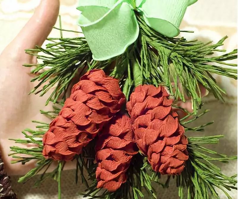 用松塔做的创意吊饰,松塔加树枝创意手工吊饰