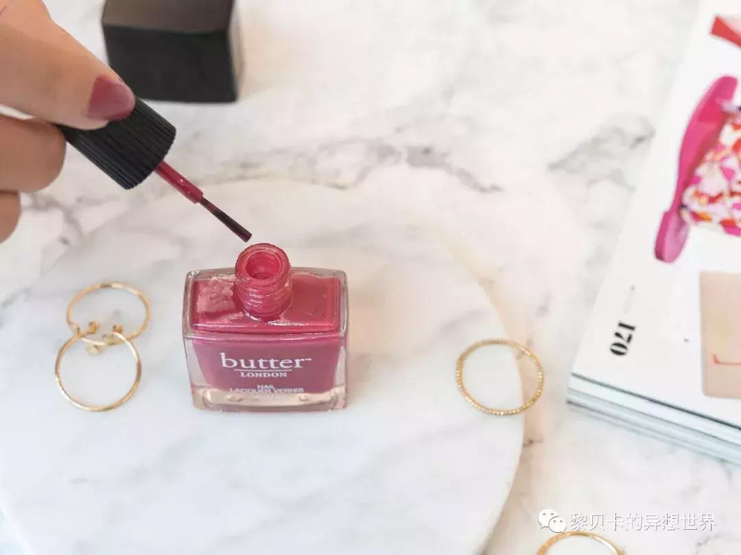 夏天指甲油2022年新款显白图片,显手白的十种指甲油推荐