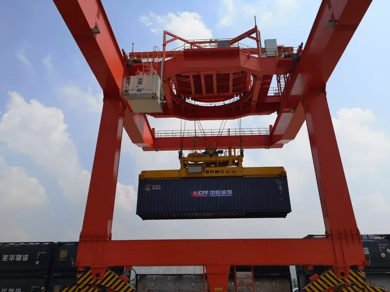 =190个足球场？！揭秘一带一路上的“客运长龙”和“陆港巨鲸”