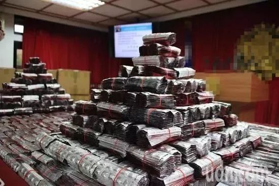 太可怕!做微商竟成毒贩!新型*品毒**“蓝精灵”出现,女孩小心了!