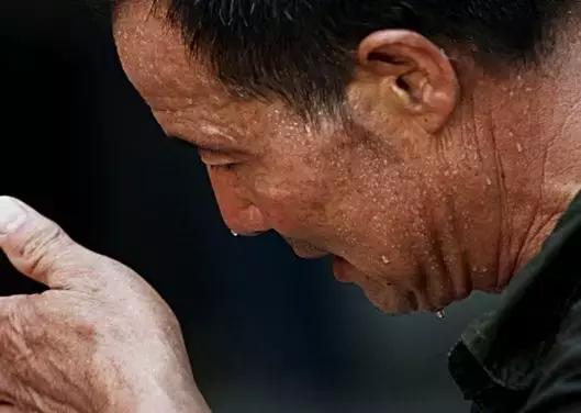 我的4个战友，3双眼睛1条腿！军人不怕牺牲怕遗忘