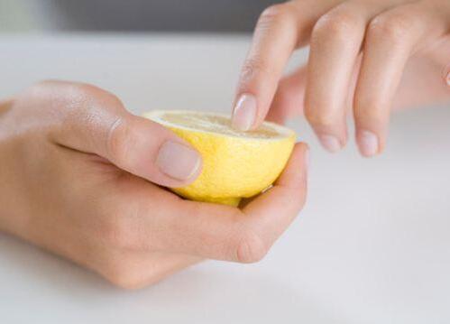 指甲有竖纹吃维c有用吗,指甲缺少维c的表现