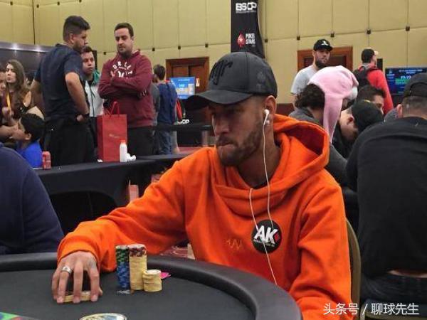 梅西联手c罗战胜乒乓球队,梅西与c罗打乒乓球