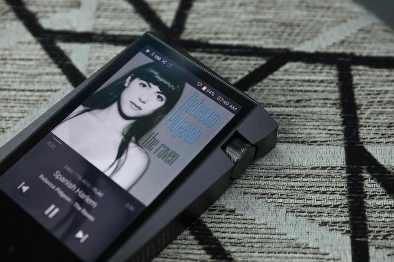 「小蟹寻声」“歪屏”设计颜值满分，艾利和中端旗舰SR15详测！