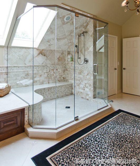 小户型奇葩淋浴间设计,淋浴房碰到大落地窗怎么设计