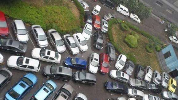 凯迪拉克霸占车位4天 (凯迪拉克ct6车尾)