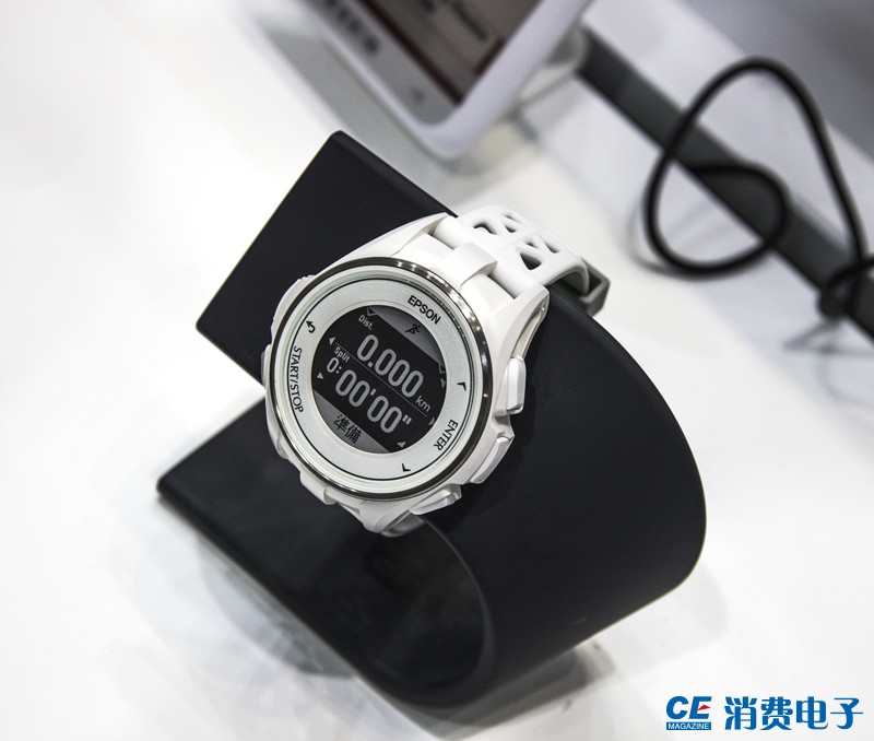 大牌云集！微软全息眼镜、索尼/爱普生智能手表，机器人都来了~