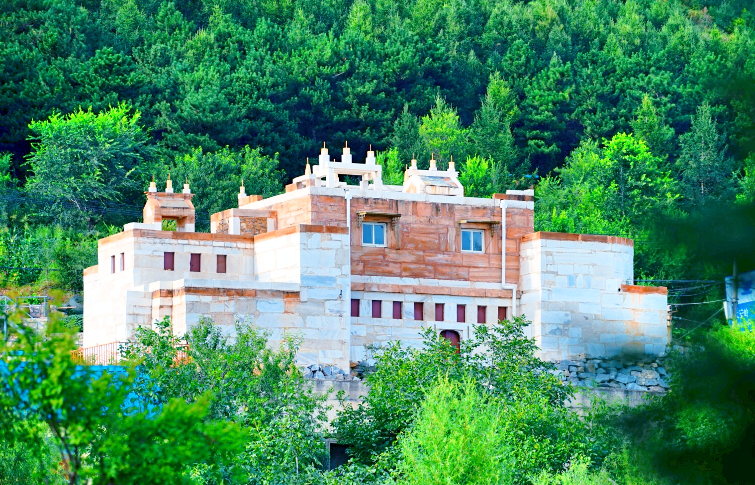 大森林里的小木屋秋雨后美成让人窒息云海小木屋离北京120公里