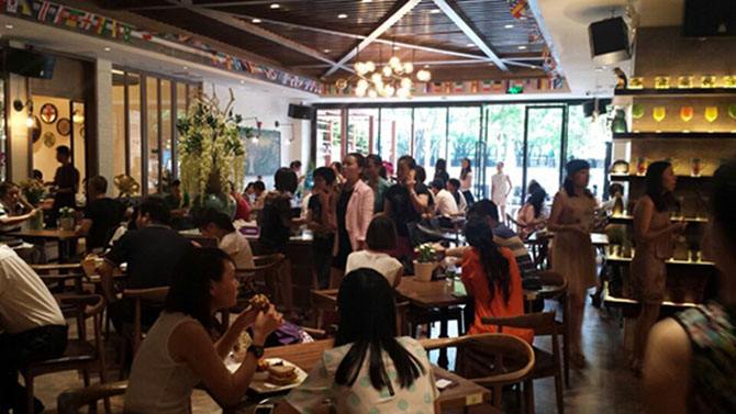 每到饭点就爆满,饭店用餐催菜的正确方法