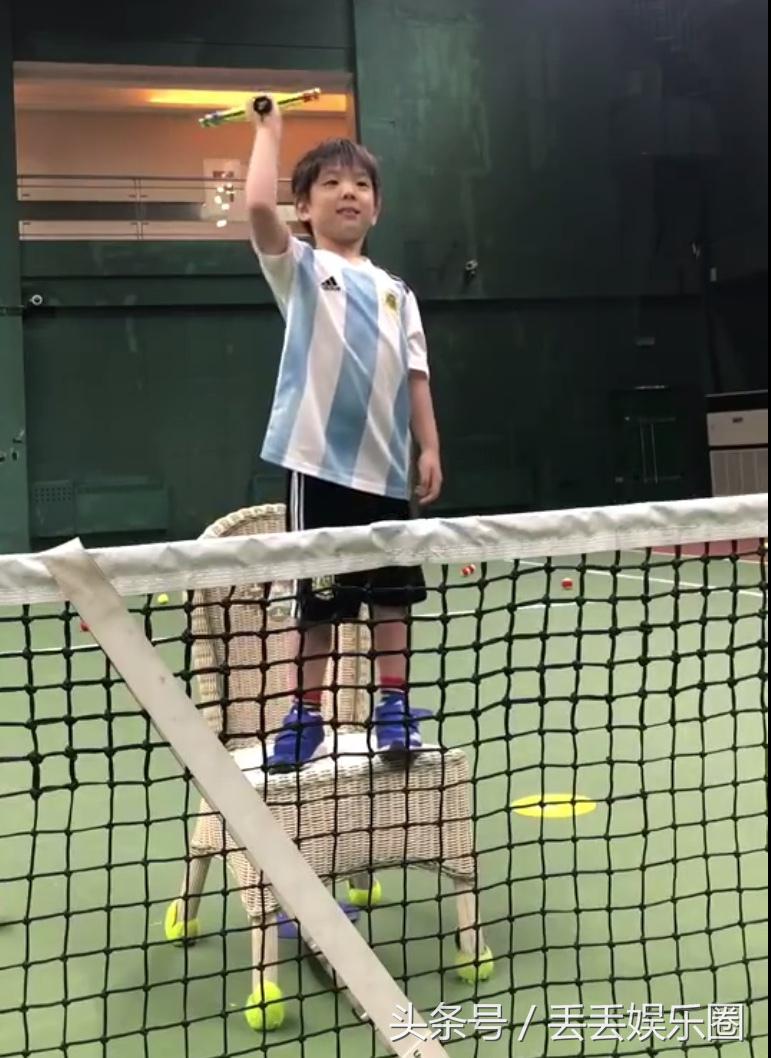 霍思燕嗯哼礼仪完整版,杜江霍思燕看网球比赛