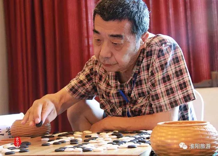 河南省政协副主席李英杰亲临淮阳“荷花杯”围棋棋王赛观战