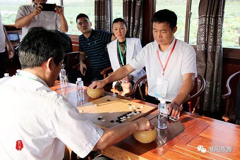 河南省政协副主席李英杰亲临淮阳“荷花杯”围棋棋王赛观战