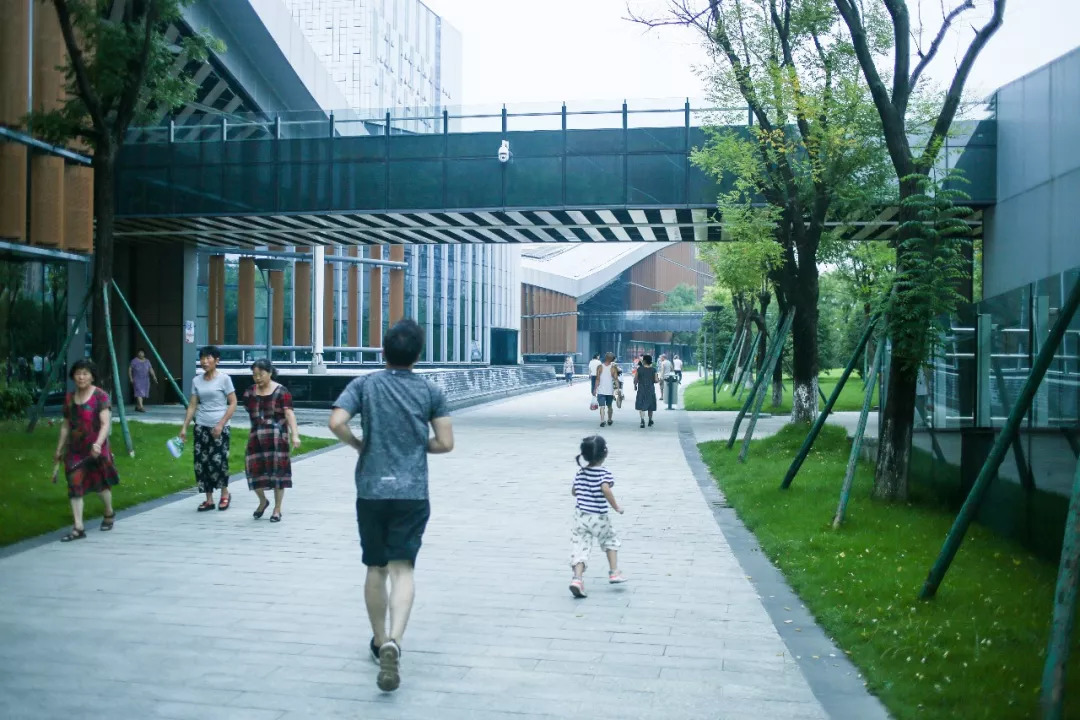 映象青白江｜汗流浃背才快活！傍晚的文体中心有最活力激情的一面！