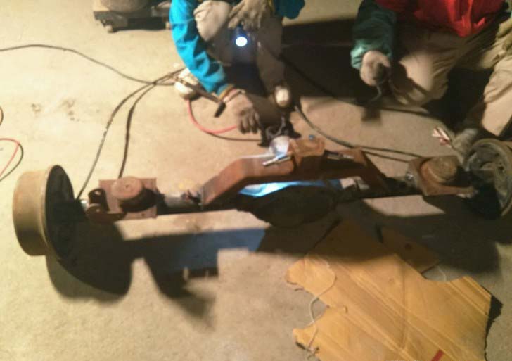 93年切诺基213小切越野大变身，重度爆改8寸升高石头派攀岩大脚怪