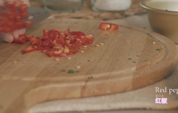 营养早餐让你精力充沛一整天,三个鸡蛋做欧姆蛋