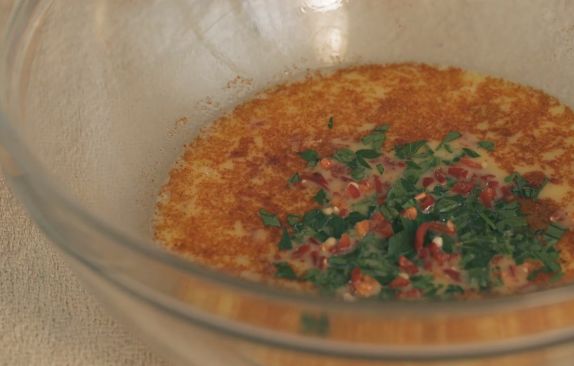 营养早餐让你精力充沛一整天,三个鸡蛋做欧姆蛋