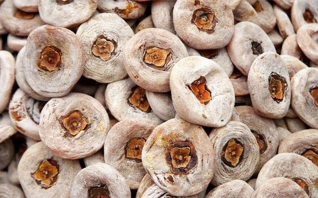 晒的柿饼明明很干净还是有虫,柿饼表面有厚厚的白霜是自然的吗