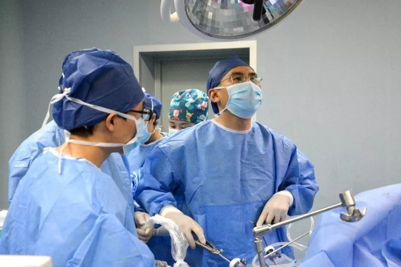 女子喉咙长“韭菜”，5年割了4次仍不断生长，最后……经常胃反酸的人赶紧注意了！