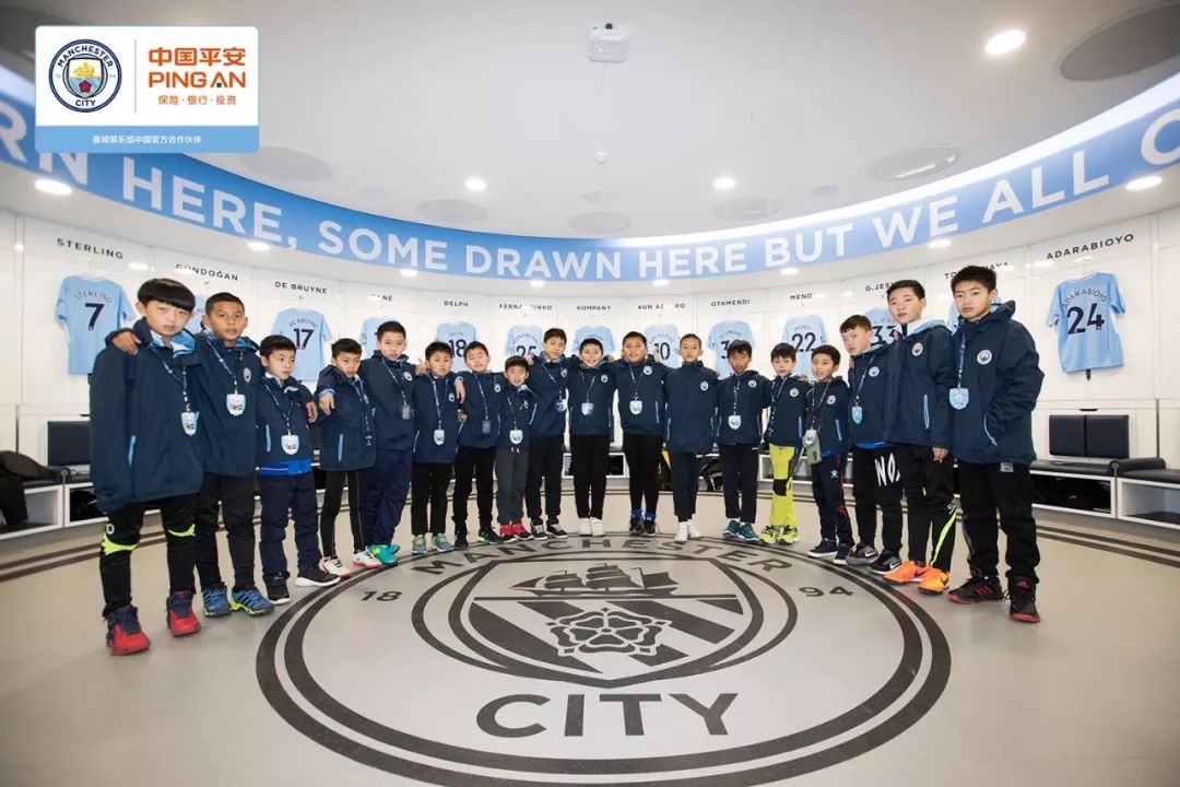 25名赴英国曼城学习的中国足球少年,后来怎么样了?