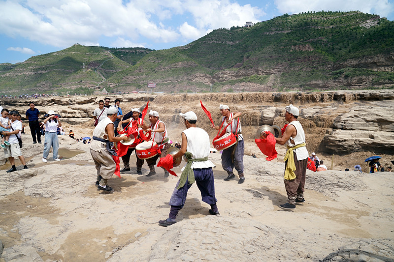 壶口瀑布水底冒烟原因,航拍壶口瀑布水底冒烟