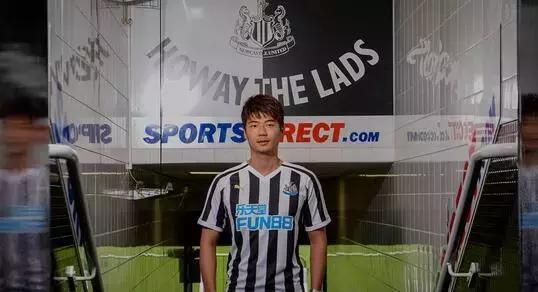 造价千万的完美球场秋天的青山湖边藏了一个网红级别的团建圣地