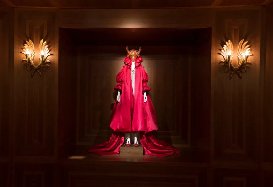 alexandermcqueen代表作品,alexandermcqueen是高定吗