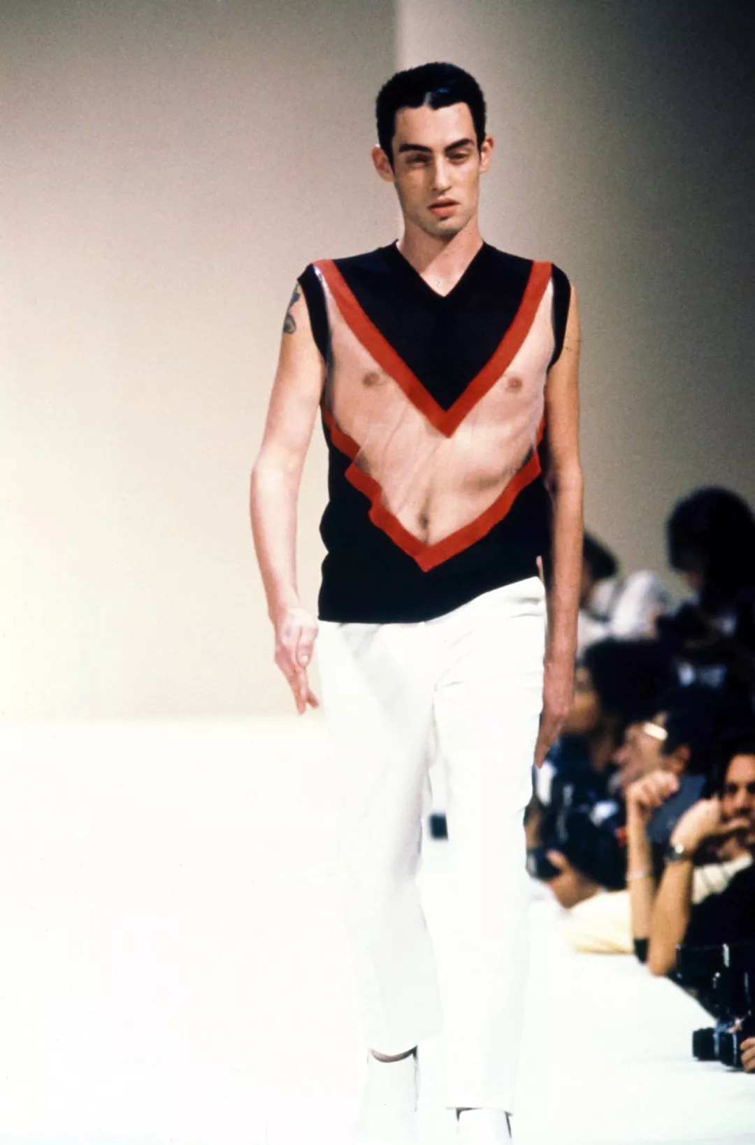 alexandermcqueen代表作品,alexandermcqueen是高定吗