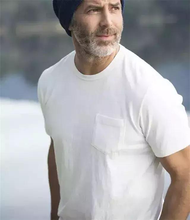 已经开始穿秋装,又到了该买卫衣的季节了