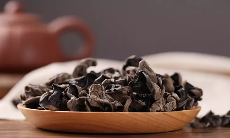 孩子吃了新鲜竹笋肚子不舒服,儿童吃竹笋导致呕吐怎么处理