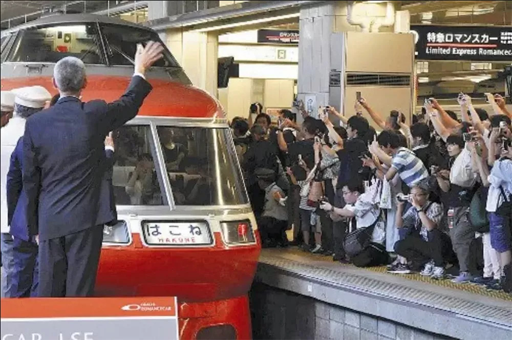 「影集」欧盟：世界上没有免费的照片，伊朗女摄影师为拍摄足球比赛爬上屋顶