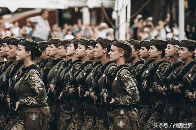 俄乌战争俘获乌克兰女兵,乌克兰拿了什么武器