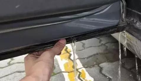 汽车上面的小孔有什么用,开了这么多年的车感觉怎么样