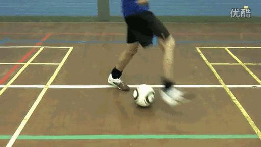 足球技巧马赛回旋,齐达内的马赛回旋大罗的钟摆过人